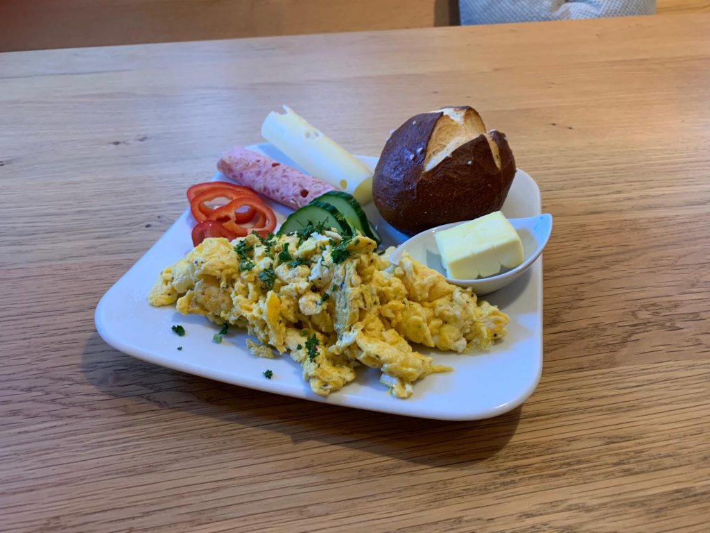 Rührei mit Wurst & Käse